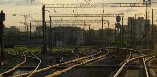 У Львівській області люди перекрили залізничні колії - today.ua