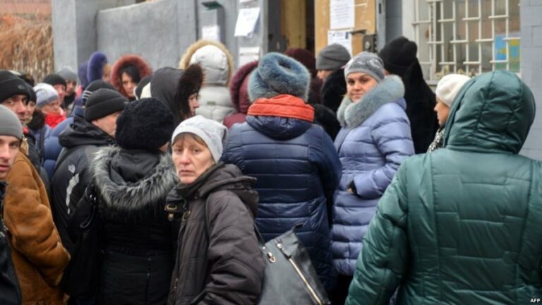 Переселенцям перестали платити пенсії: що сталось і як повернути виплати - today.ua