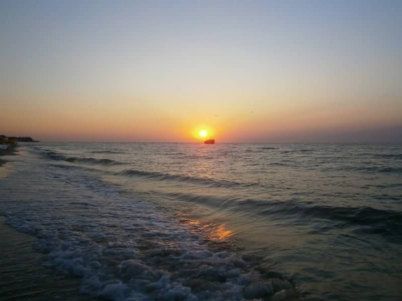 В Одессе коляску с ребенком сдуло в море