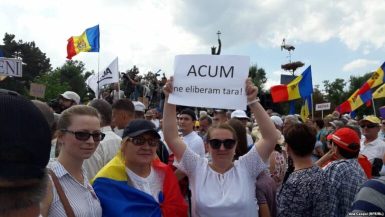 Молдавські протестувальники вимагають відставки уряду - today.ua