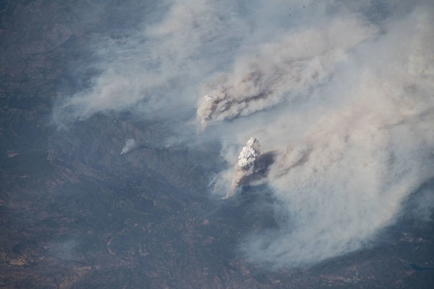 Пожежі в Каліфорнії сфотографували з космосу - today.ua