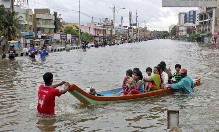 В Индии из-за наводнений более миллиона человек спасаются бегством от непогоды - today.ua