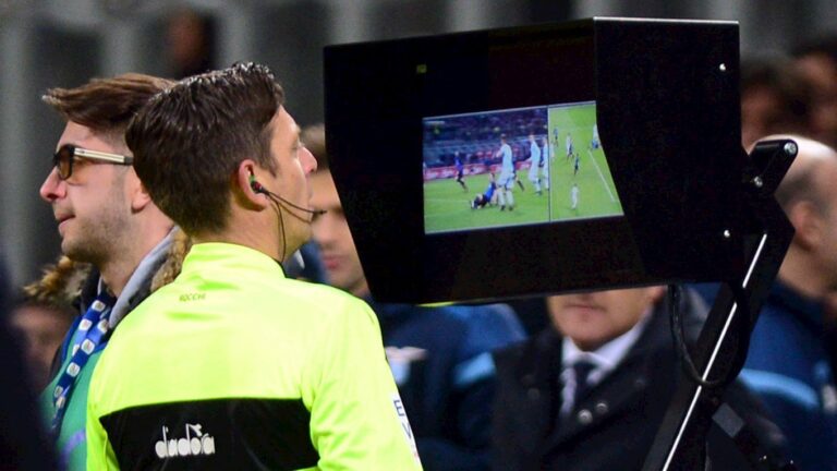 УЕФА планируют ввести систему видеоповторов VAR уже в четвертьфинале этого сезона - today.ua