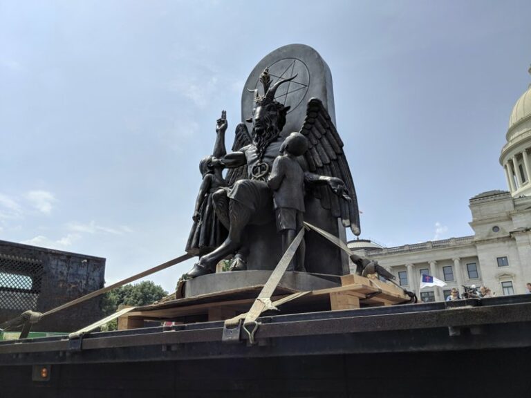 У США встановили пам'ятник сатанінському божеству - today.ua