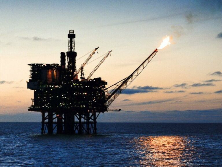 Дані про запаси нафти у США спричинили різке зниження її ціни - today.ua