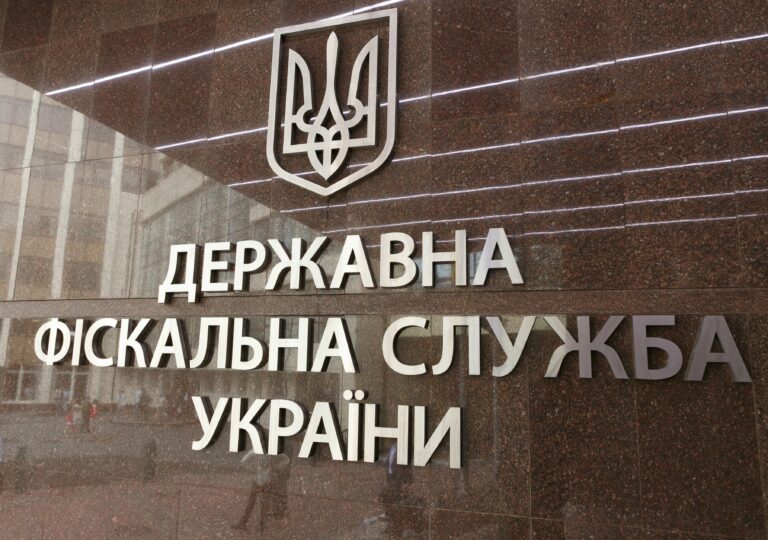 Во время проверок фискальной службы было выявлено более 4 тысяч незарегистрированных работников - today.ua