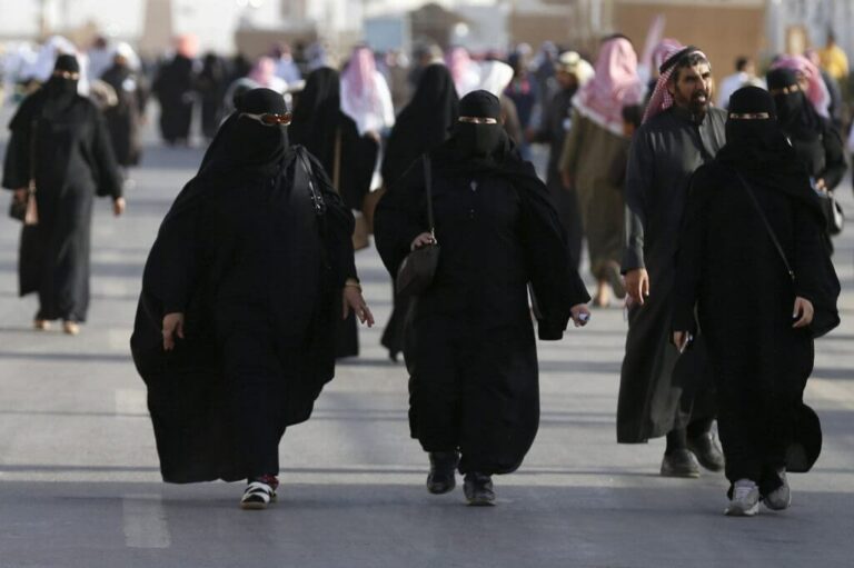 У Саудівській Аравії жінкам дозволили пілотувати літаки - today.ua