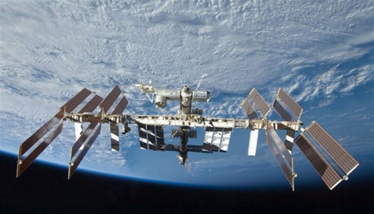 На Международной космической станции произошла утечка воздуха из-за отверстия в капсуле - today.ua