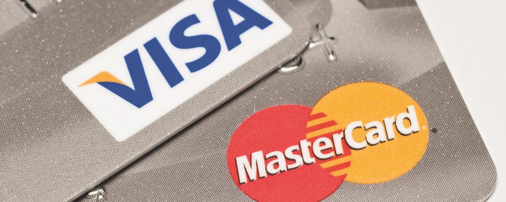В Крыму прекратили пользоваться картами Visa и MasterCard