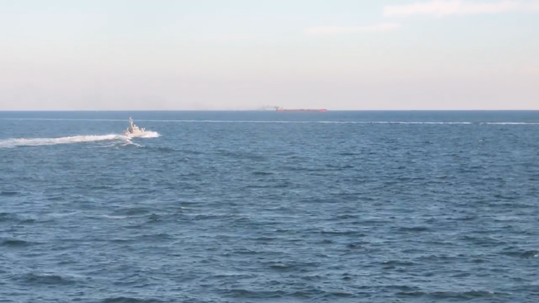 З'явилося відео провокації російських кораблів в Азовському морі - today.ua