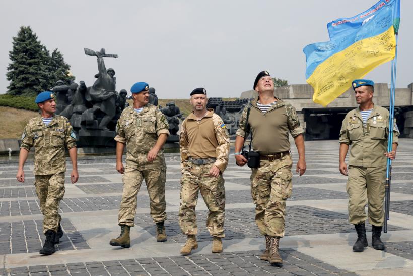 Пенсии военным: когда, кому и насколько поднимут