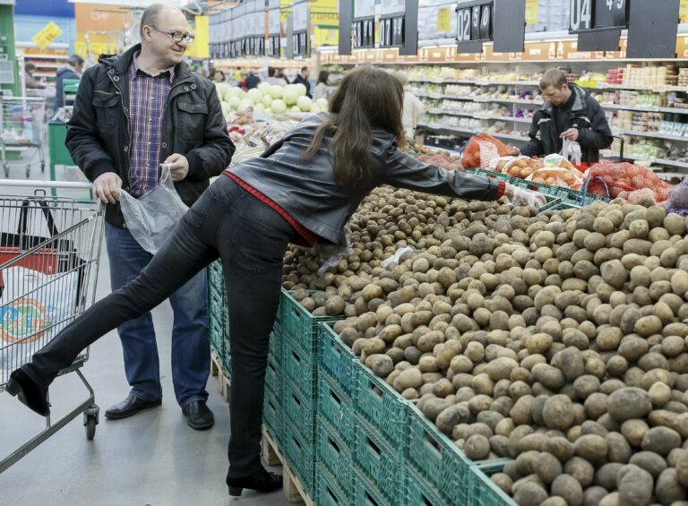 Українці витрачають 50% заробітку на продукти - today.ua
