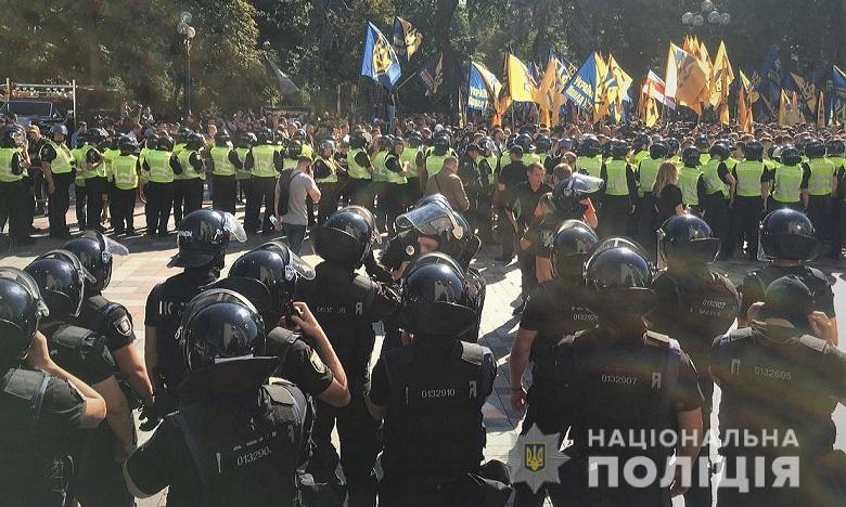 Сутички під ВР: прогримів вибух