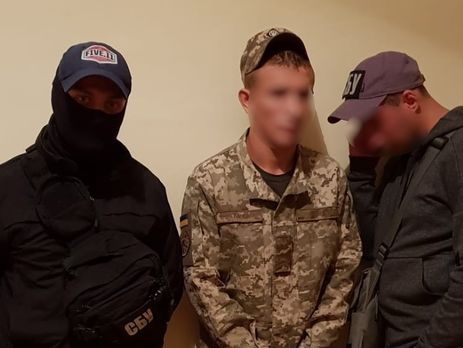 Двое военнослужащих “торговали“ наркотиками в учебном центре - today.ua