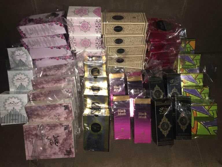 Поліція перекрила канал контрабанди в Україну парфумів і одягу відомих брендів - today.ua