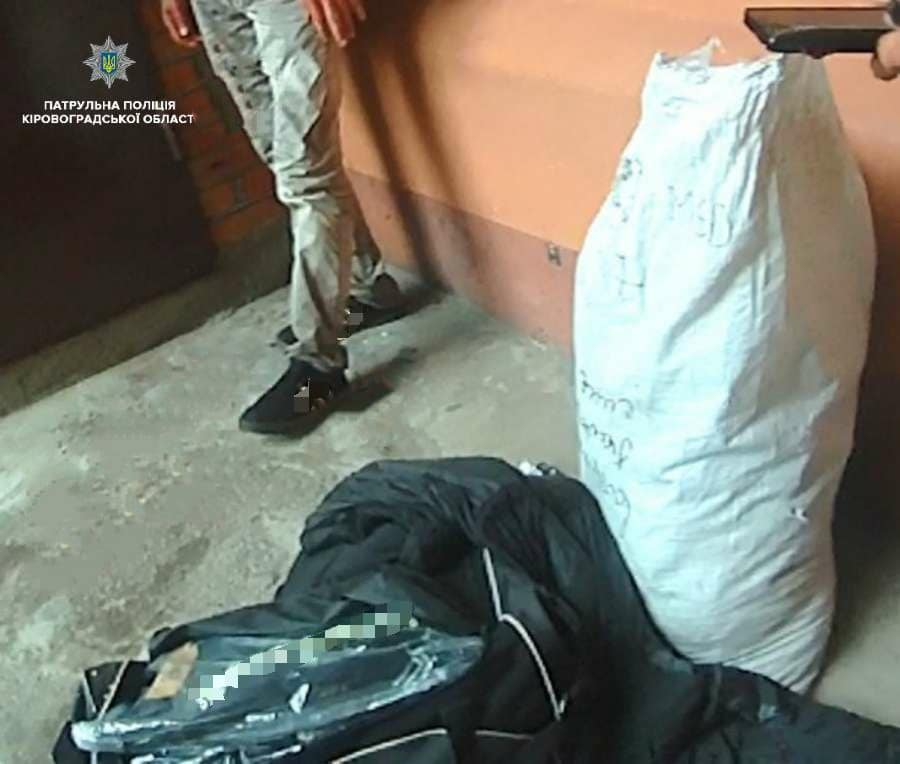 У Кропивницькому злодій-рецидивіст намагався обікрасти склад з одягом