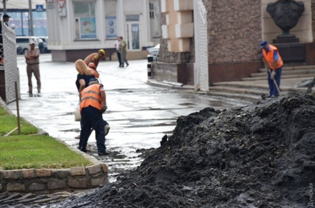 Транспортний колапс: в Одесі дощ “заблокував“ рух транспорту - today.ua