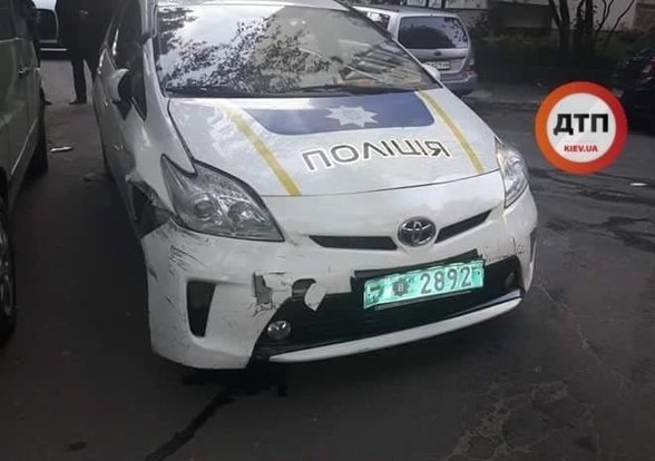 Патрульний у Києві заснув за кермом і розтрощив п'ять автомобілів - today.ua