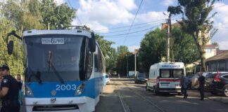 Трагічна подія в Миколаєві: трамвай переїхав жінку (фото) - today.ua