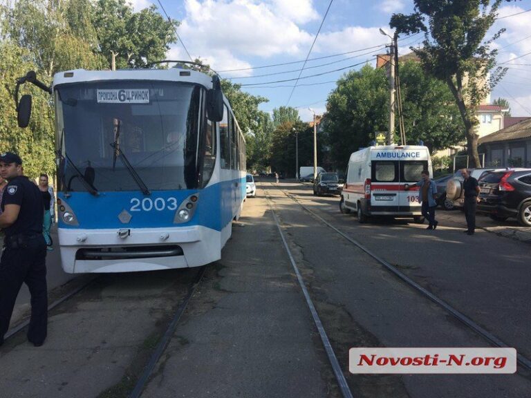 Трагическое ЧП в Николаеве: трамвай переехал женщину (фото) - today.ua