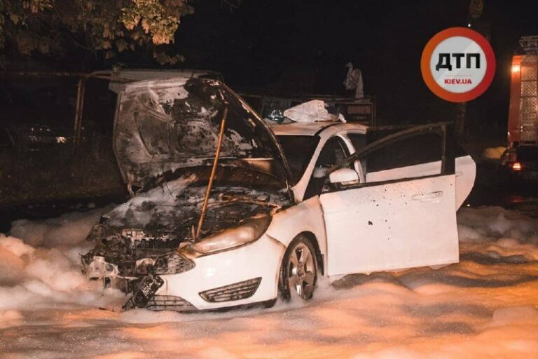 “Отомстил“: мужчина из-за ревности сжег чужой автомобиль - today.ua