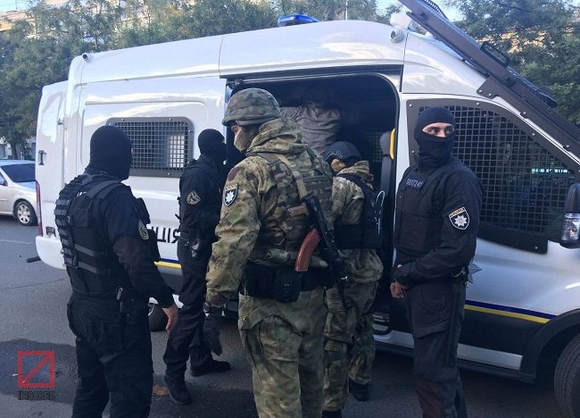 Нападение на Михайлика: диаспора попыталась “отбить“ у копов одного из подозреваемых (видео) - today.ua