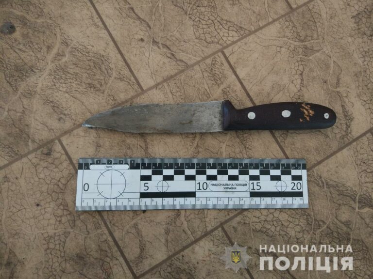 В Ужгороде мужчина вонзил нож в грудь своему знакомому - today.ua