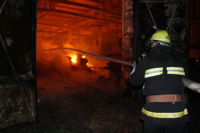 В Хмельницкой области во время тушения пожара погиб спасатель - today.ua