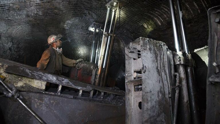 В Волынской области шахтеры жалуются на ужасные условия в новопостроенной шахте - today.ua