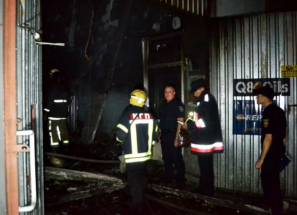В Одессе на СТО произошло возгорание неизвестного вещества: ФОТО,ВИДЕО