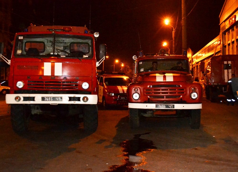 В Одессе на СТО произошло возгорание неизвестного вещества: ФОТО,ВИДЕО