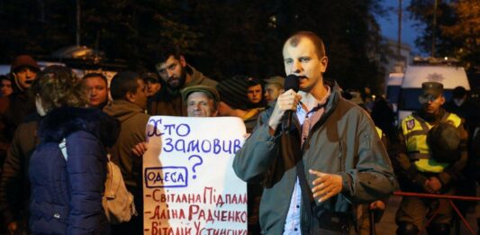 Активисты штурмовали дома Авакова и Порошенка (видео) - today.ua