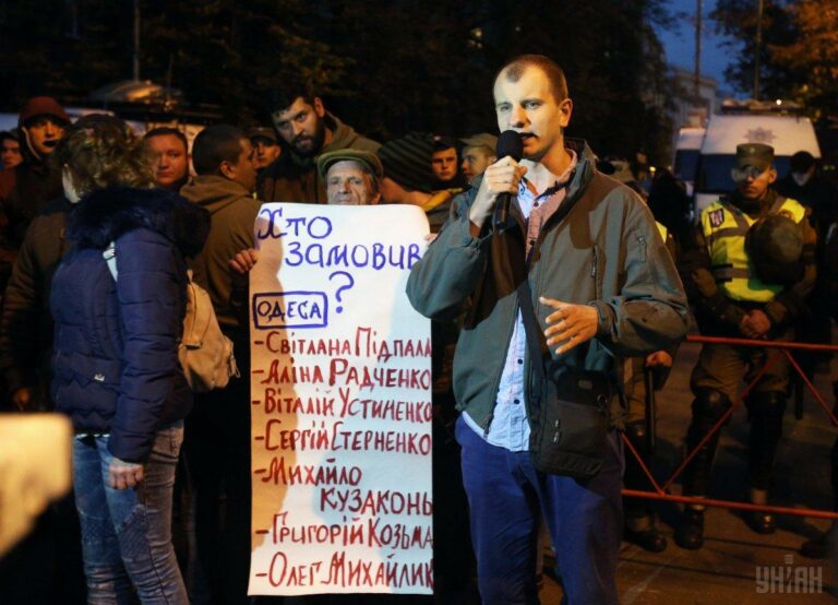 Активисты штурмовали дома Авакова и Порошенка (видео) - today.ua