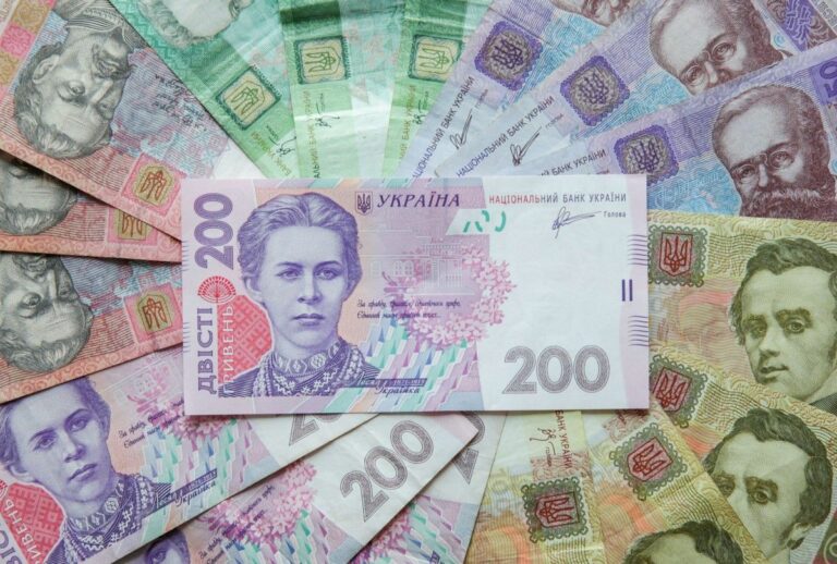 Три категорії українців можуть отримати від 11 700 до 27 300 грн від благодійного фонду - today.ua