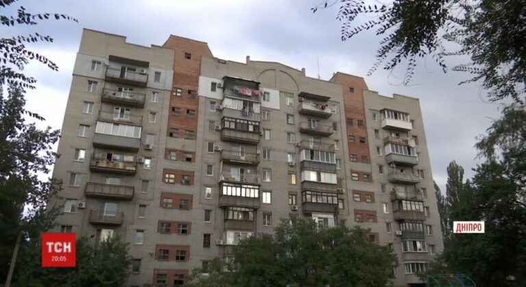 В Днепре из окна многоэтажки выпала двухлетняя девочка - today.ua