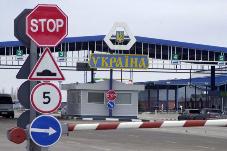 Українці зможуть перетинати кордон у порядку електронної черги: стало відомо, скільки це буде коштувати - today.ua
