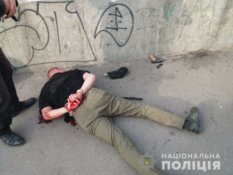 Вероятный псевдо-валютчик устроил стрельбу в столичном троллейбусе - today.ua