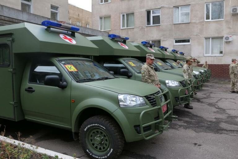 Украинские защитники получили партию медицинских автомобилей “Богдан 2251“ (видео) - today.ua