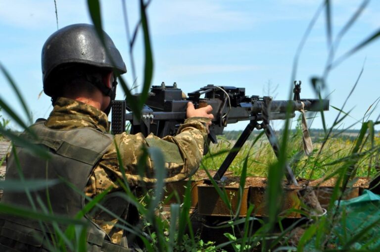 Доба в ООС: 32 обстріли, один український воїн загинув, ще двоє поранені - today.ua
