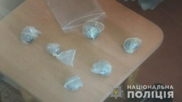 Под Киевом женщина сбывала наркотики в презервативах - today.ua
