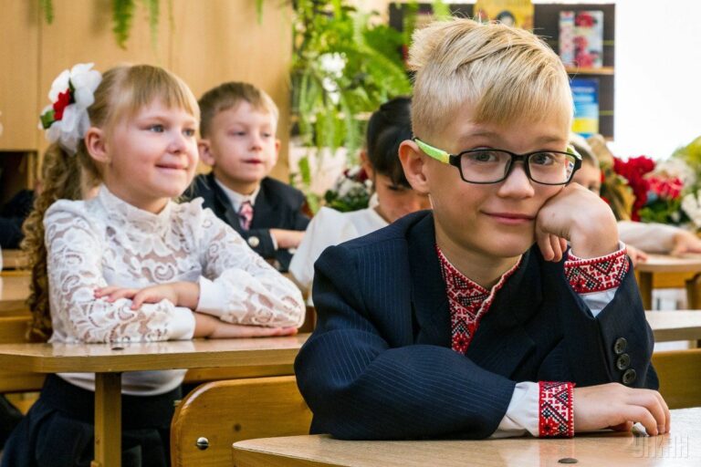 Підручники для перших класів вже надрукували — МОН - today.ua