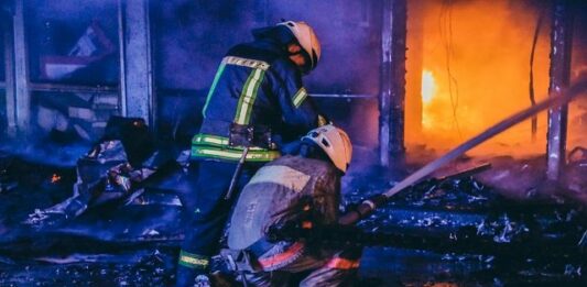 Масштабна пожежа у Києві: палав популярний ринок (фото, відео) - today.ua