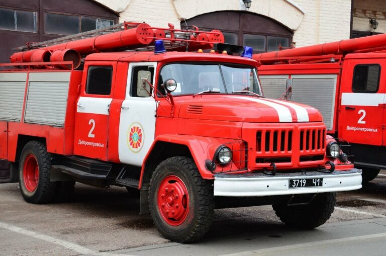 У Києві під час пожежі у колекторі теплотраси загинули двоє людей - today.ua