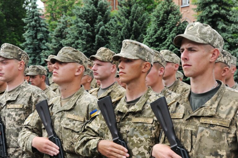 Порошенко увеличил срок призыва в армию в 2018 году - today.ua