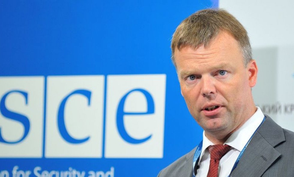 Хуг пояснив відсутність миру на Донбасі