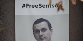У Парижі активісти оголосили голодування на підтримку Сенцова - today.ua