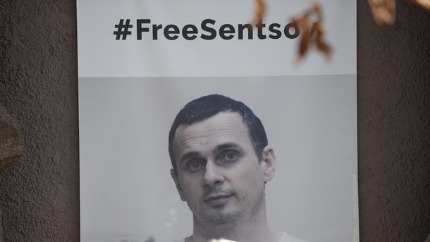 В Париже активисты объявили голодовку в поддержку Сенцова - today.ua