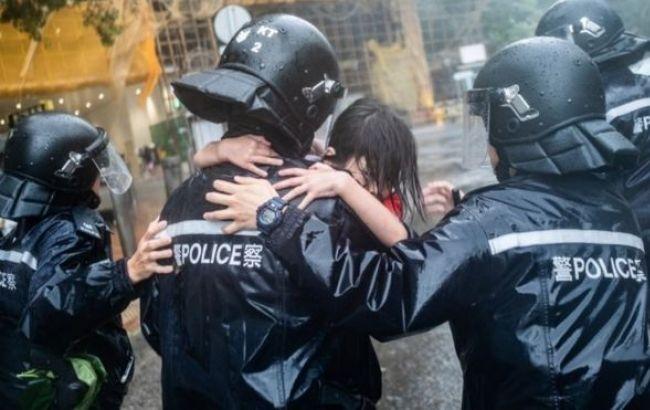 Тайфун Мангхут добрался до Китая: более 350 человек пострадали