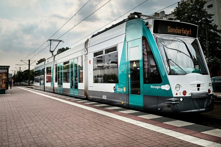 В Германии начались испытания беспилотного трамвая Siemens (видео) - today.ua