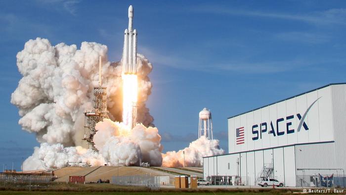 Ілон Маск: першим космічним туристом компанії SpaceX стане японський мільярдер - today.ua
